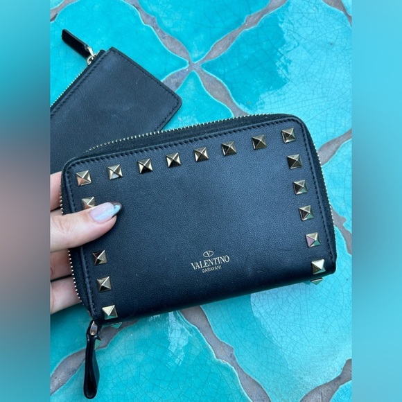 Valentino Garavani Rockstud Zip-around Leather Wallet + change Wallet In Black - Picture 10 of 12